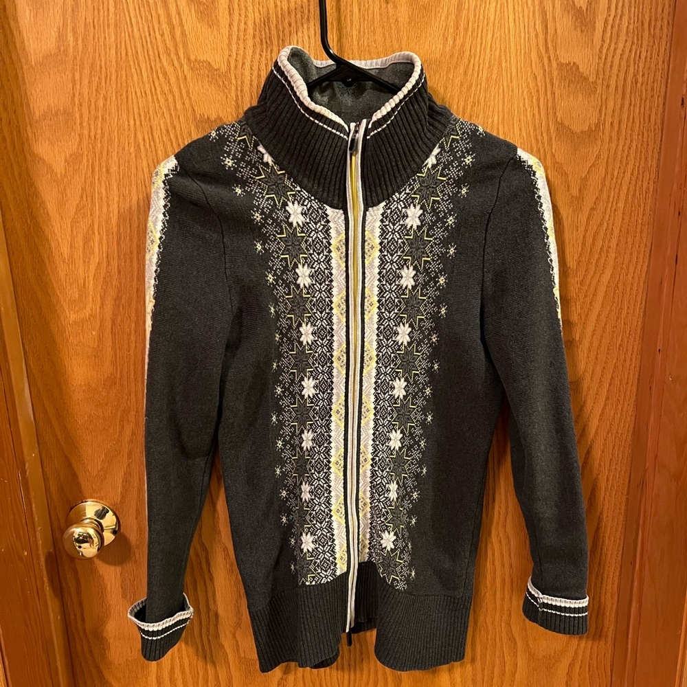 Petite small Eddie Bauer full-zip sweater. Medium weight, Nordic design.